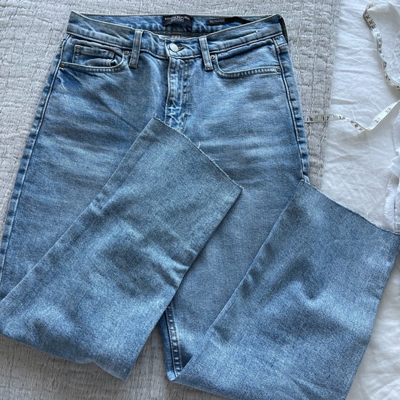 NWOT Banana Republic Straight Ankle Jean with Washwell - Picture 3 of 11